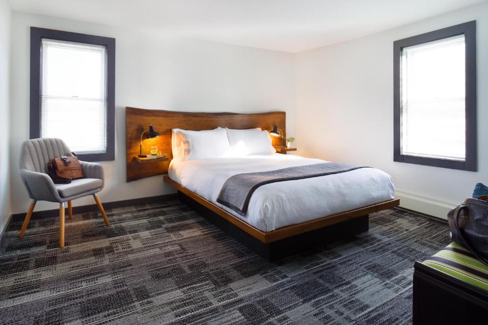 Queen Room interior